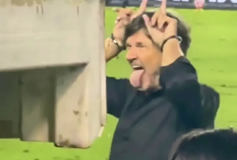 Hernán Cristante recibió tres partidos de castigo por abandonar el área técnica y protestar airadamente en el partido contra el América. Hernán Cristante recibió tres partidos de castigo por abandonar el área técnica y protestar airadamente en el partido contra el América.