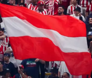 Fan de Chivas muere tras agresiones de la barra del Atlas