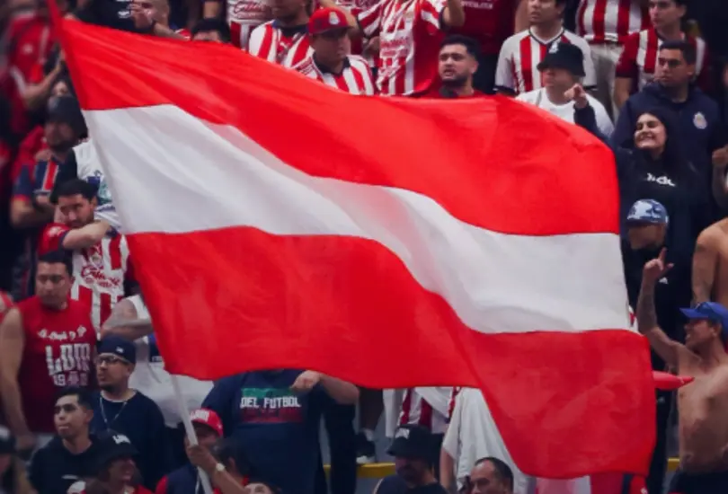 El Clásico Tapatío se ve manchado por la violencia El Clásico Tapatío se ve manchado por la violencia