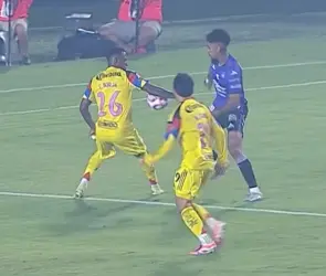 ¿Otro favor al América? La mano de Cristian Borja que no marcó el árbitro