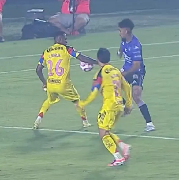 ¿Otro favor al América? La mano de Cristian Borja que no marcó el árbitro ¿Otro favor al América? La mano de Cristian Borja que no marcó el árbitro