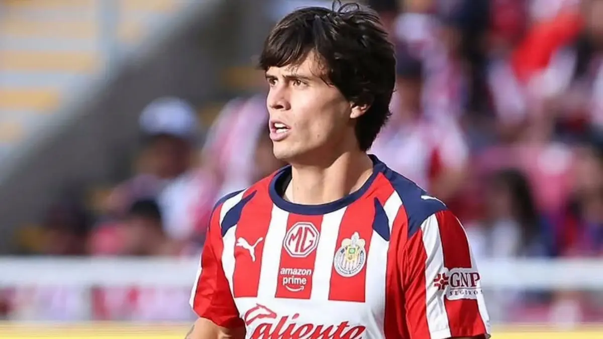  Diego Campillo salió en el carrito de las desgracias del Chivas vs Atlas 