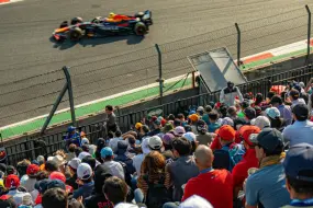 (VIDEOS) Peleas generan caos en el Gran Premio de México