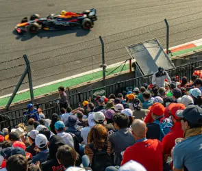 (VIDEOS) Peleas generan caos en el Gran Premio de México