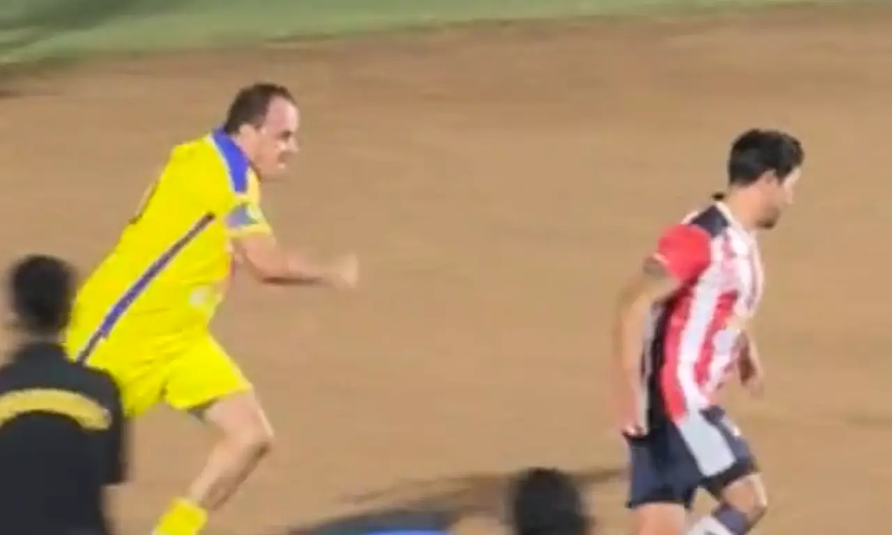  Cuauhtémoc Blanco protagonizó una agresión contra Alberto Medina en un amistoso entre leyendas de América y Chivas. 