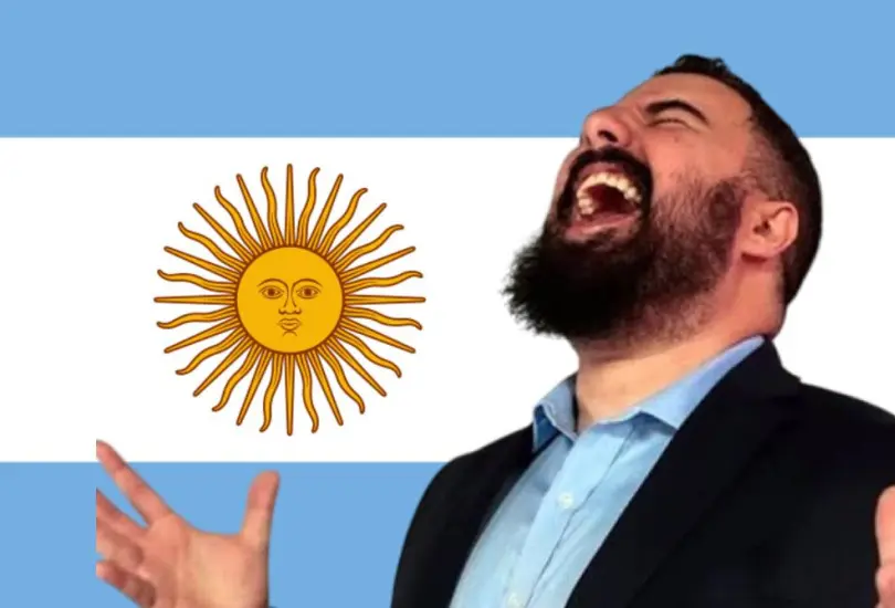 Álvaro Morales fiel a su estilo contestó a un provocador mensaje