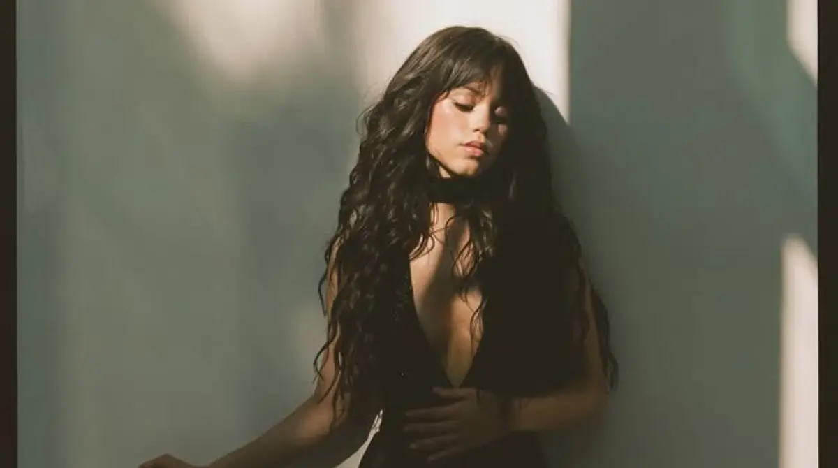 Jenna Ortega quien tiene raíces mexicanas dice estar orgullosa de sí misma 