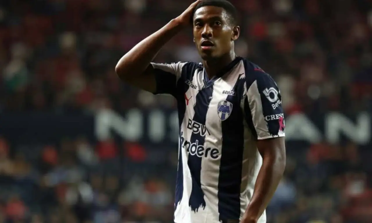  fue duramente criticado tras su actuación en el Clásico Regio. 