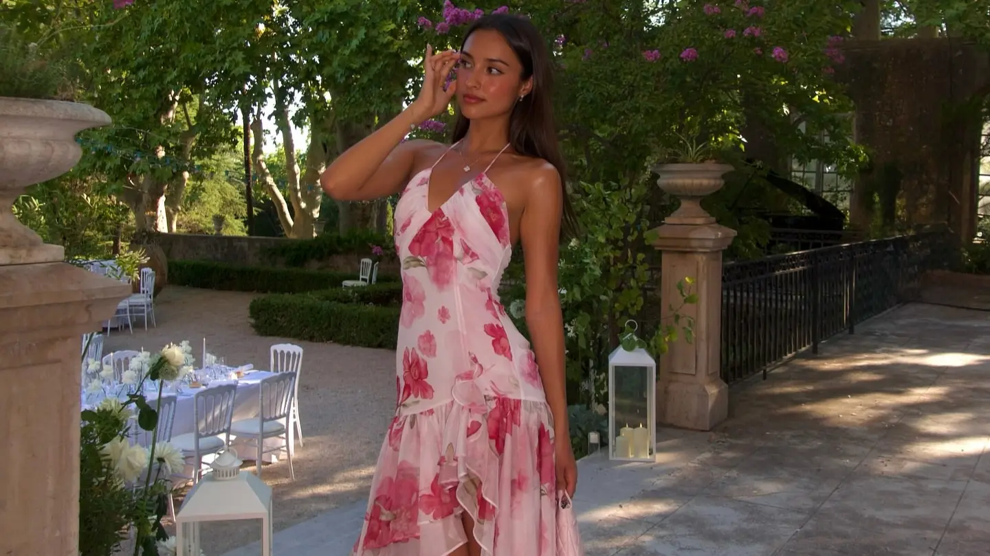 Se hizo noticia que se comprometió con Alexandra Saint Mleux.