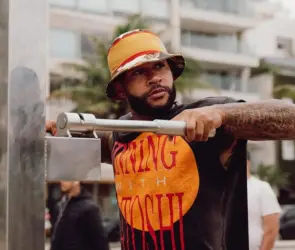 Memphis Depay en el ojo del huracán por dejar a su hijo