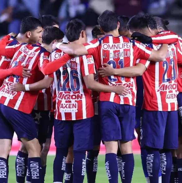 Chivas define su primera baja para este diciembre, no es Chicharito