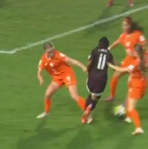 Afición explota por penal no marcado para México Sub-17 Afición explota por penal no marcado para México Sub-17