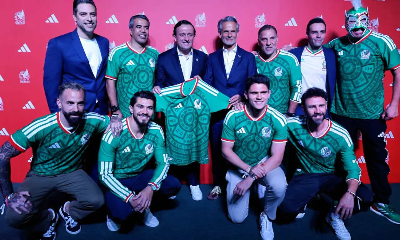  La presentación de la nueva camiseta de la Selección tuvo un fuerte aroma a Televisa y al América. 
