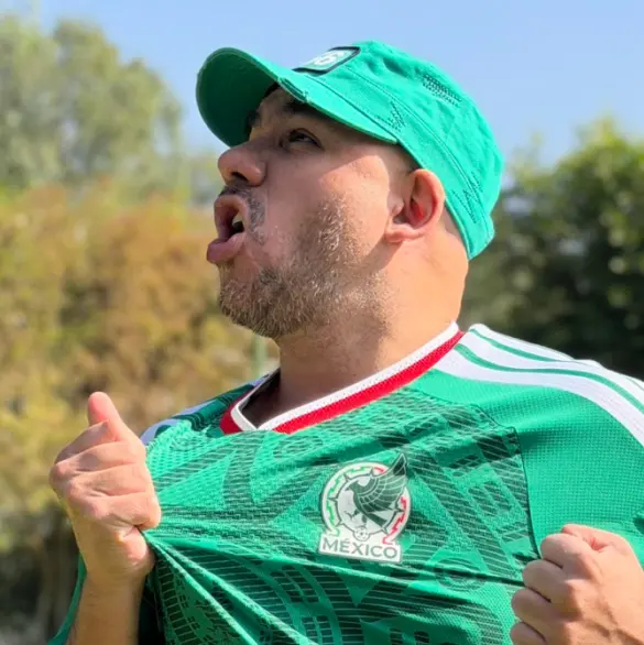 Nuevo jersey de México provoca burlas hacia Alex Montiel Nuevo jersey de México provoca burlas hacia Alex Montiel