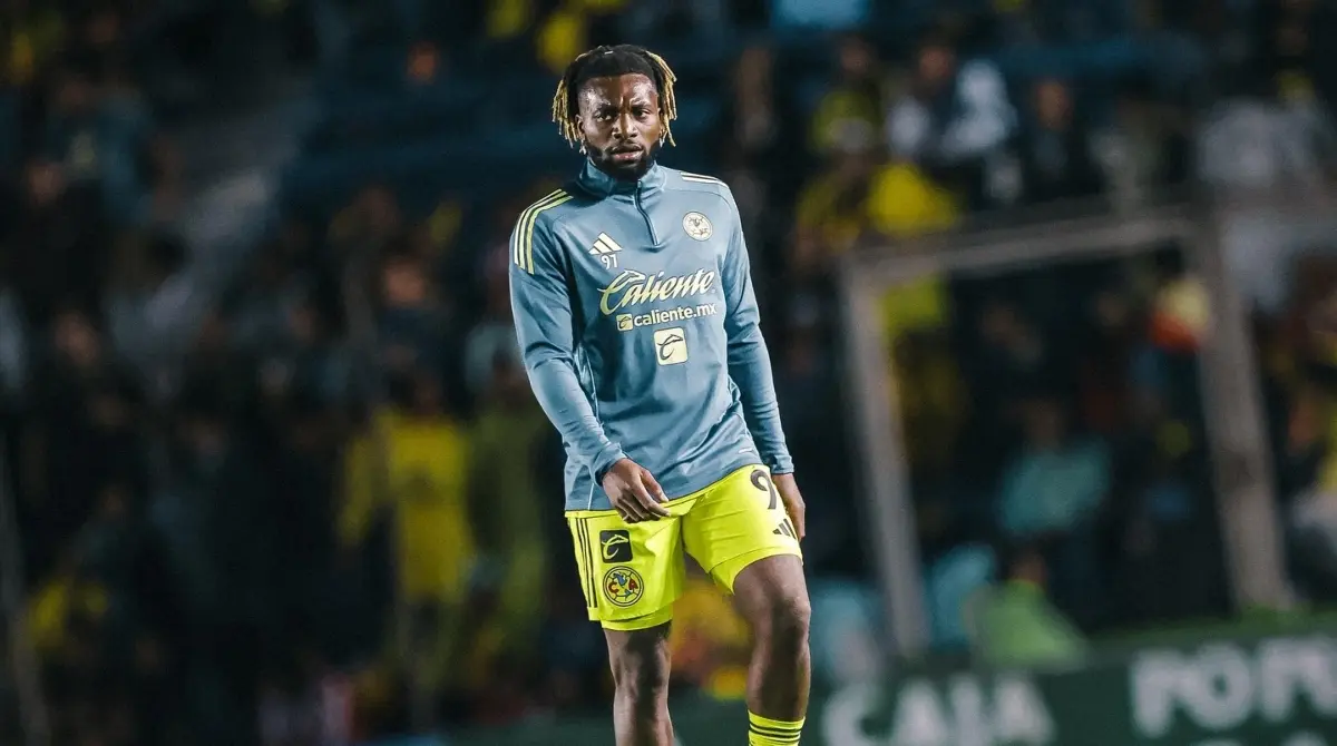  Saint-Maximin genera sorpresa con aficionada del América 