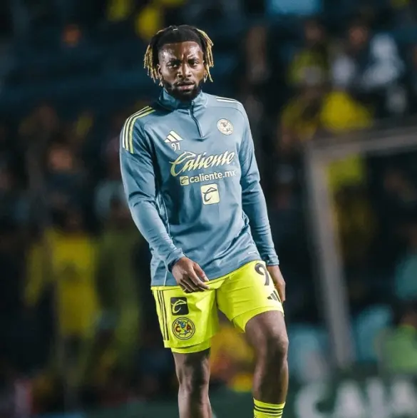 El gesto de Allan Saint-Maximin con una aficionada del América El gesto de Allan Saint-Maximin con una aficionada del América