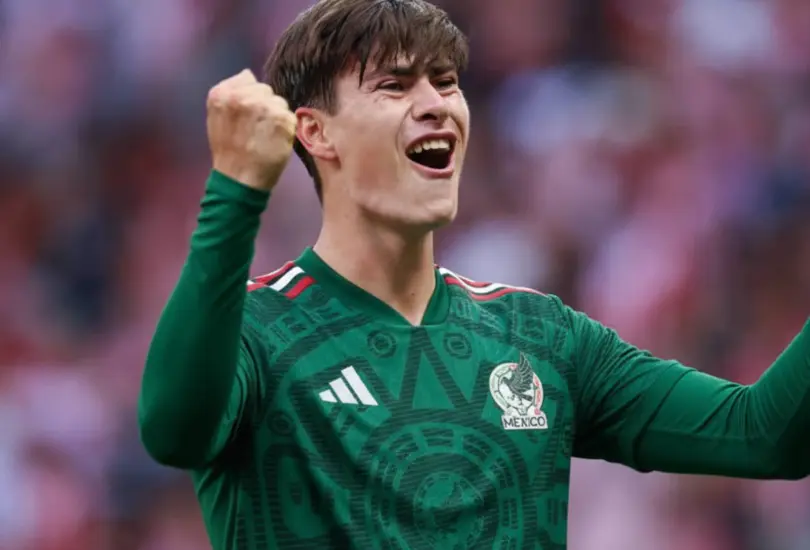 Armando "La Hormiga" González, jugador de Chivas, recibió su primer llamado al Tri para los amistosos ante Uruguay y Paraguay. Armando "La Hormiga" González, jugador de Chivas, recibió su primer llamado al Tri para los amistosos ante Uruguay y Paraguay.