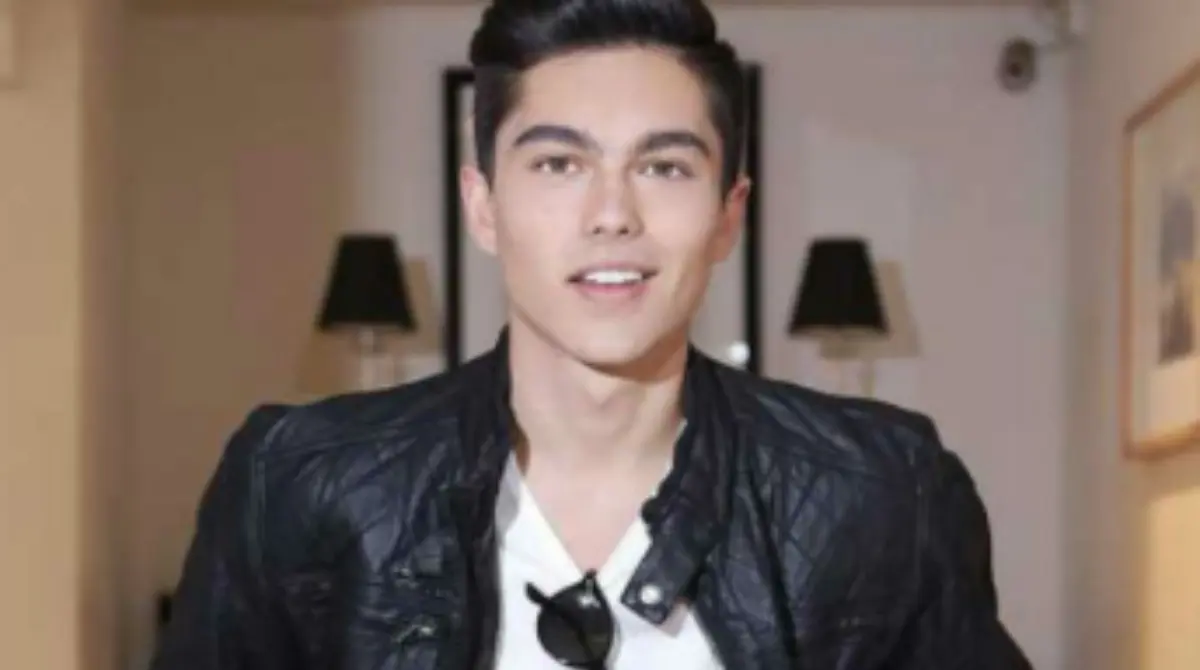 En 2022, alcanzó fama internacional al interpretar a Esteban Torres en la serie 'Rebelde', un reboot de la icónica telenovela mexicana.<br><br>