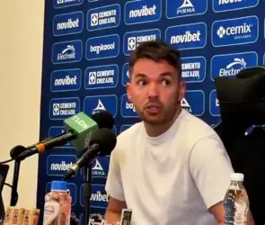 Larcamón explota y ve fuerzas externas en contra de Cruz Azul