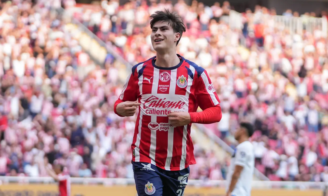  Hormiga González lanza dardo a Cruz Azul 