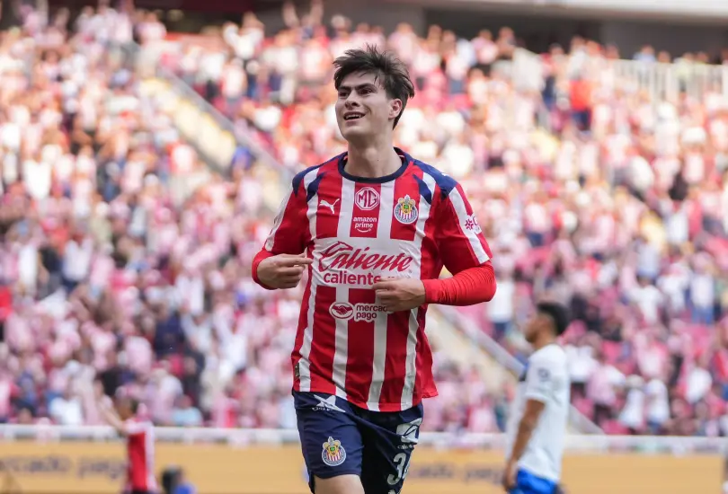 Hormiga González lanza dardo a Cruz Azul