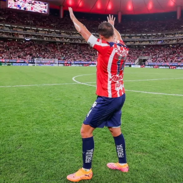 ¿El adiós? Chicharito deja enigmático mensaje tras anotar con Chivas