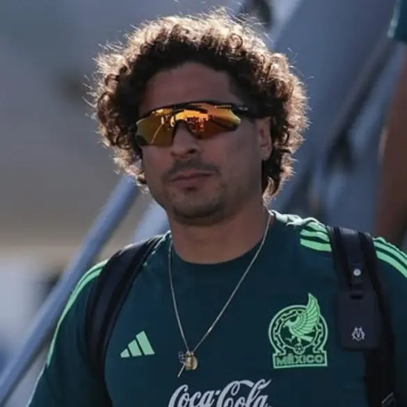 Memo Ochoa reaparece con México pese a no ser convocado Memo Ochoa reaparece con México pese a no ser convocado