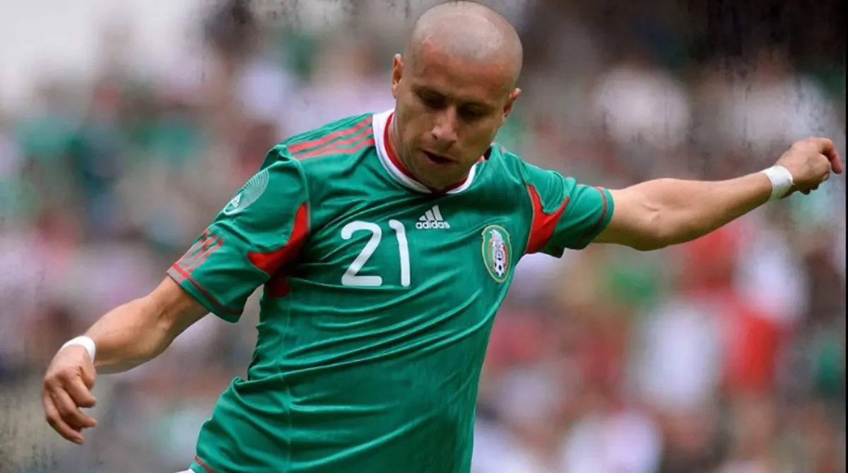  Bofo Bautista causa revuelo por opinión sobre futbolistas naturalizados 