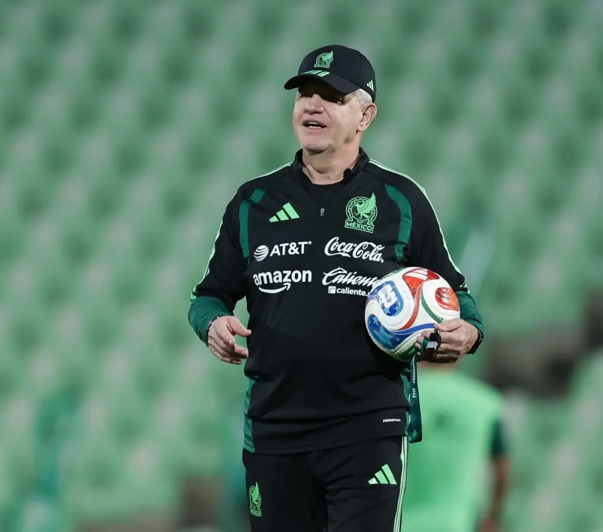  Afición cargó en contra de Javier Aguirre 