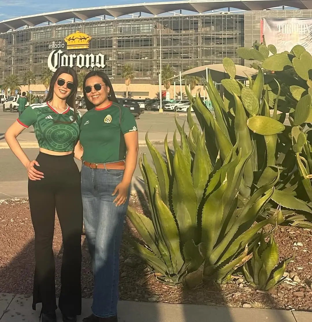 Estefanía Caballero y su amiga. 