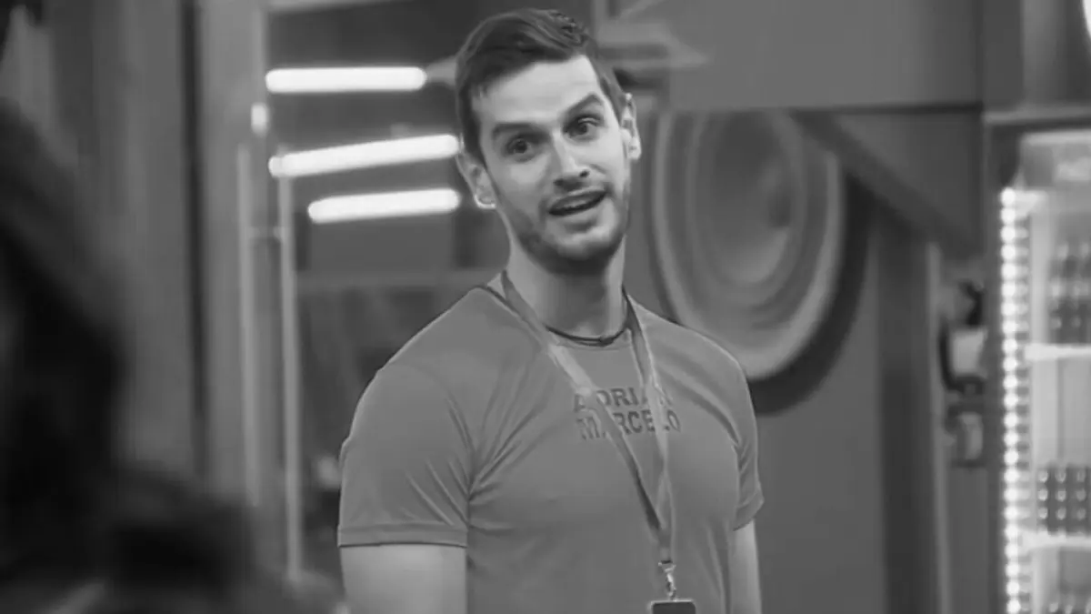  Adrián Marcelo ingresó al hospital 