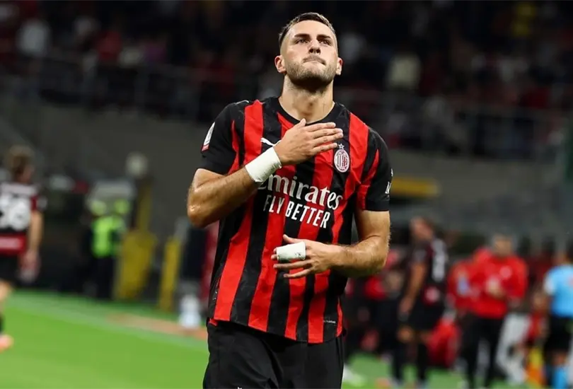 Milán tiene una postura clara respecto al futuro de Santi Giménez Milán tiene una postura clara respecto al futuro de Santi Giménez