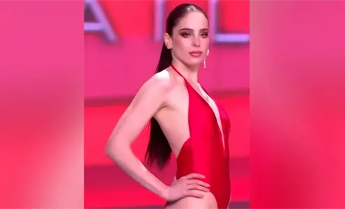 Fátima Bosch brilla en traje de baño en Miss Universe 2025