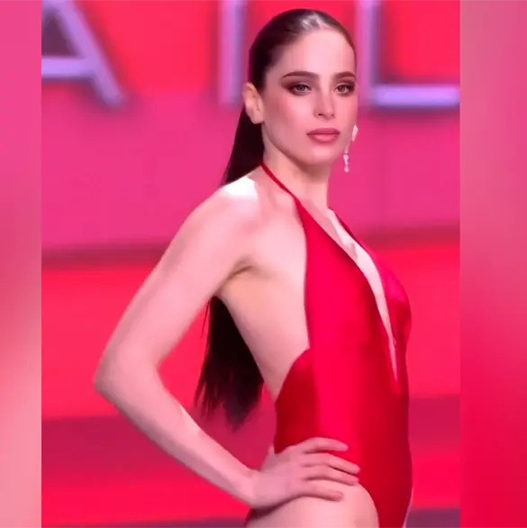 Fátima Bosch brilla en traje de baño en Miss Universe 2025