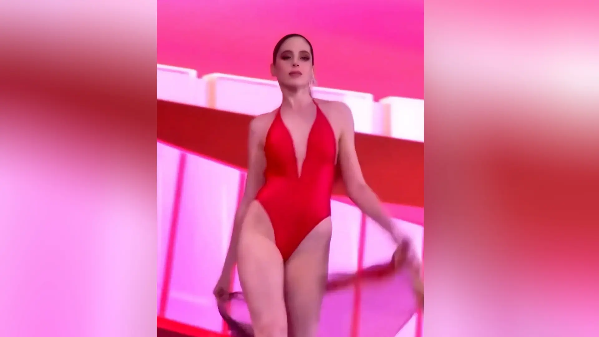 La representante de México mostró seguridad absoluta en el escenario, combinando técnica, actitud y presencia escénica de candidata fuerte a la corona.