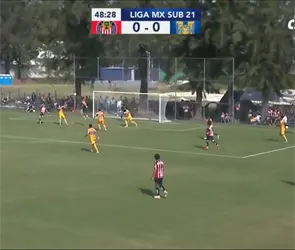 (Video) ¿Para Puskas? Cantera de Chivas deslumbra con goalzo