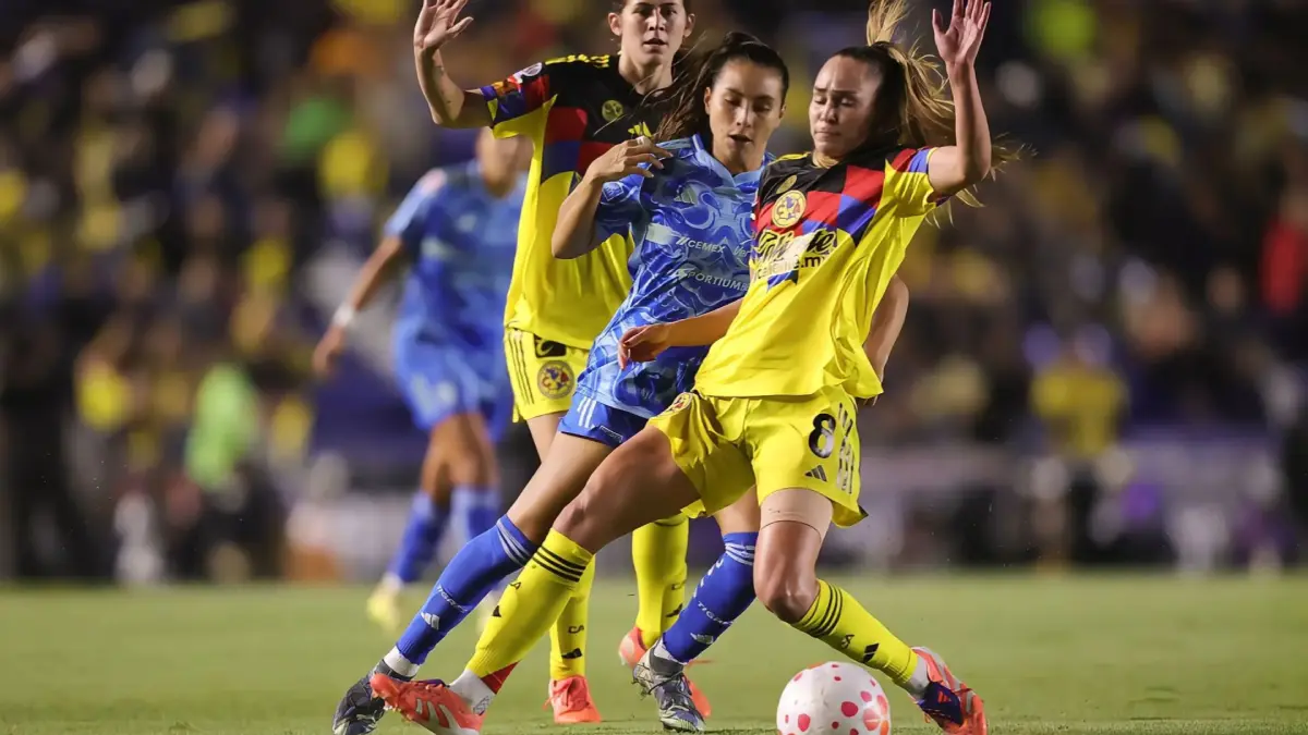  América Femenil dejó ir un 3-0 y empató 3-3 ante Tigres en el Estadio Ciudad de los Deportes, lo que desató fuertes críticas. 