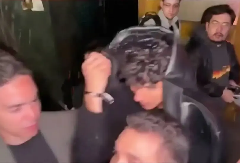 Kevin Álvarez evitó a la prensa de espectáculos al ser cuestionado por su relación pasada con Fátima Bosch, hoy Miss Universo.