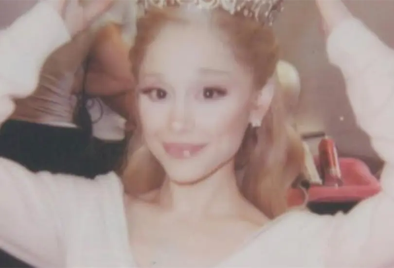 Ariana Grande revive trauma del atentado en Manchester Arena tras incidente en alfombra roja de Wicked: For Good en Singapur.