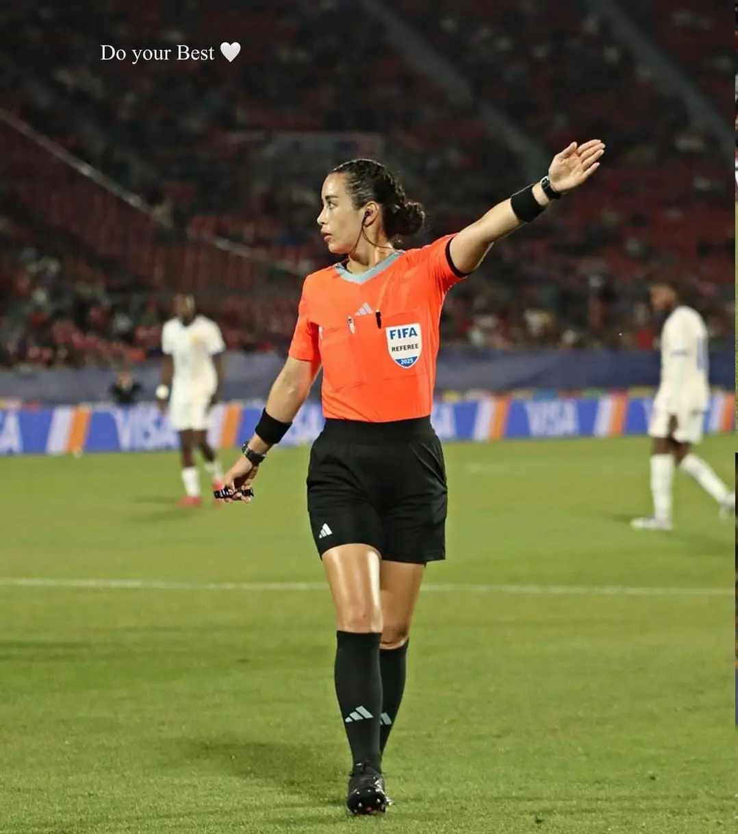 Inició su camino en el arbitraje  en 2015... y solo un año después ya pisaba el terreno profesional.