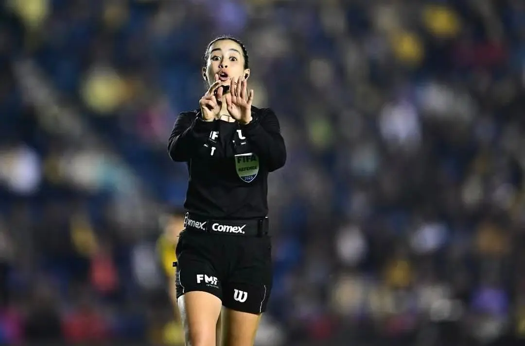 Además del reconocimiento de 2024 como la sexta mejor árbitra del mundo, este 2025 también fue nominada a ese premio.