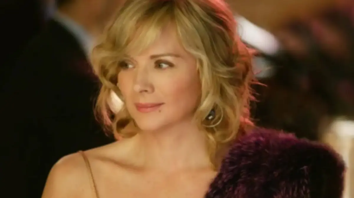 Su voz estuvo presente en Sexo en la ciudad doblando a Samantha Jones