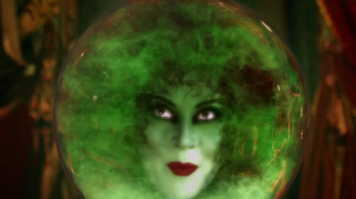 También prestó su voz para Madame Leota en La Mansión Embrujada 