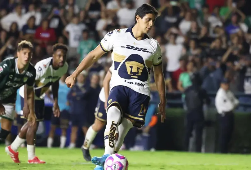 Macías desmiente reportes sobre su salida de Pumas
