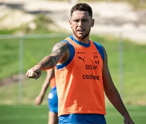 Primeras imagenes de Lucas Ocampos tras su accidente en Monterrey