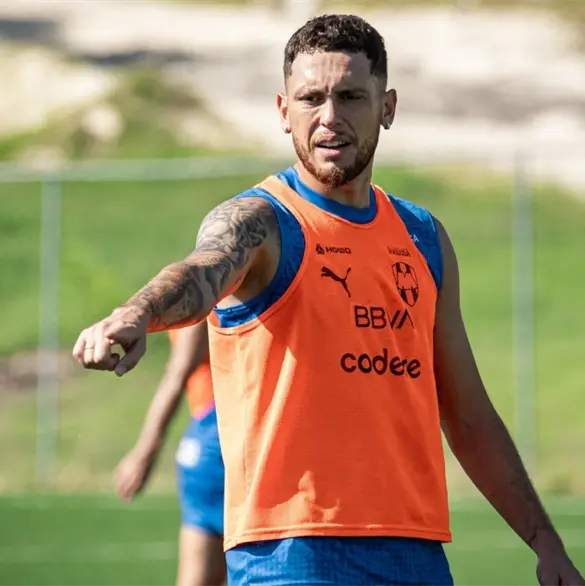 Primeras imagenes de Lucas Ocampos tras su accidente en Monterrey