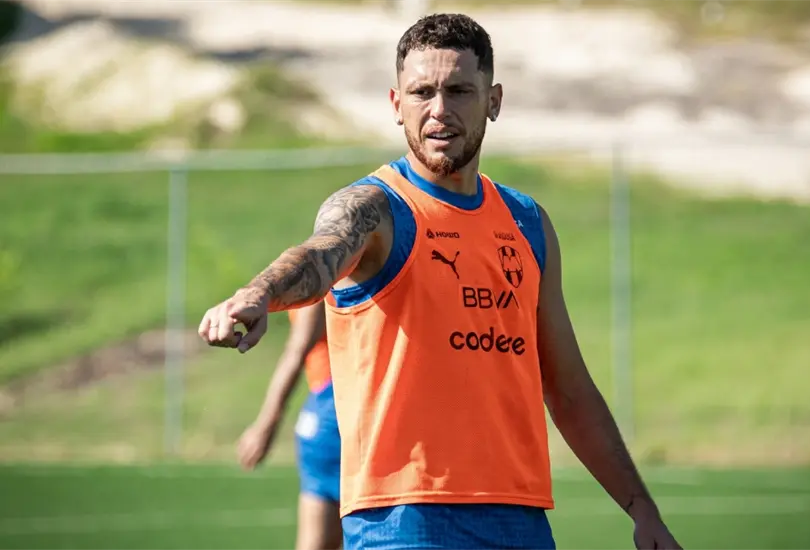 Lucas Ocampos se fracturó una muñeca tras sufrir un accidente en scooter