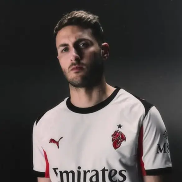 AC Milan prepara la salida de Santiago Gimenez