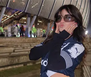 Tumban a Alana Flores en redes por posar con la playera de Rayados