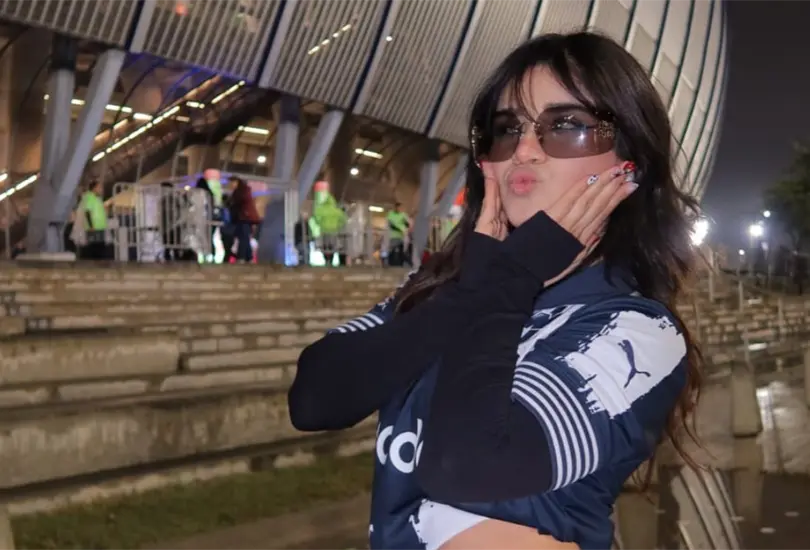 La influencer Alana Flores vuelve a ser centro de atención al publicar una foto con la playera de Rayados antes de un partido importante. La influencer Alana Flores vuelve a ser centro de atención al publicar una foto con la playera de Rayados antes de un partido importante.